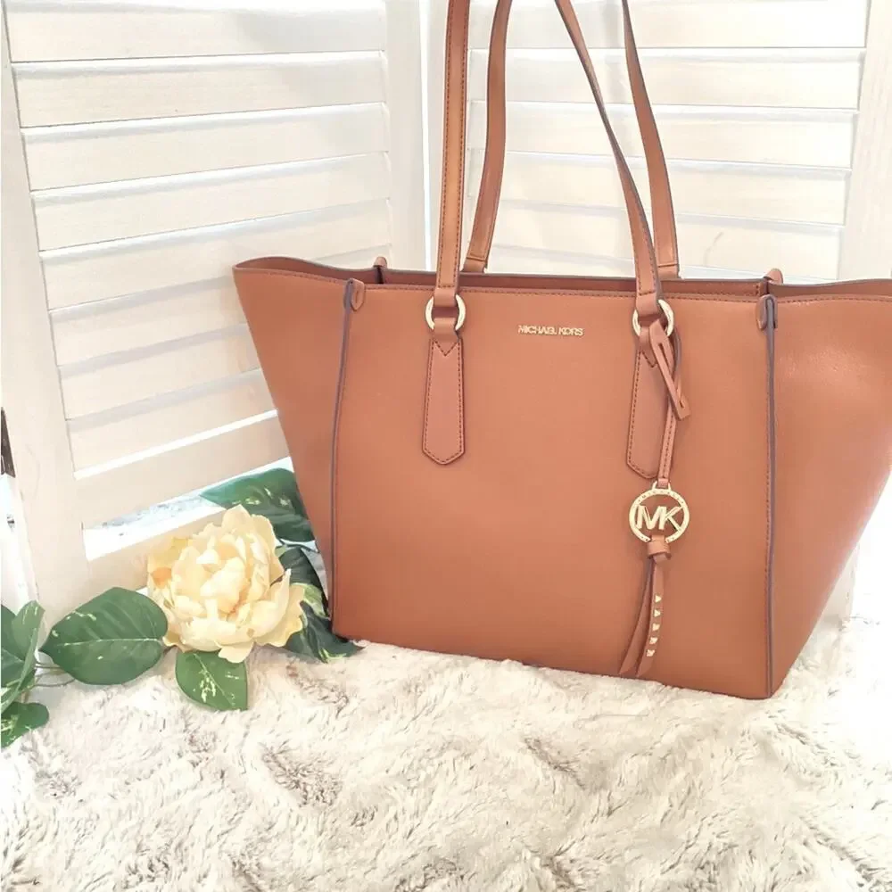 Jet Set Large NEW Crossgrain Leather Top-Zip Tote Bag